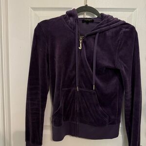 JUCY COUTURE velour hoodie in purple w/sparkle gold metal accent